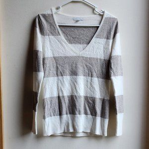 New York & Company Gray/Cream Sequin V-Neck Sweater Size Small